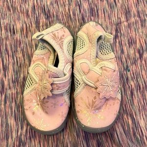 Disney Frozen toddler girls size 7 water shoes NEW